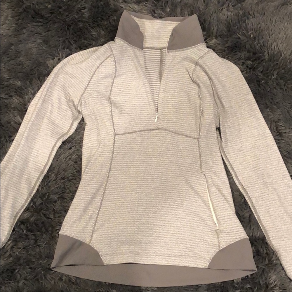 Lululemon pull over!! Excellent Condition!!